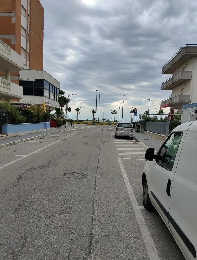 Ferienwohnung Riccio Blu Pochi Passi Dal Mare Alba Adriatica Exterior foto